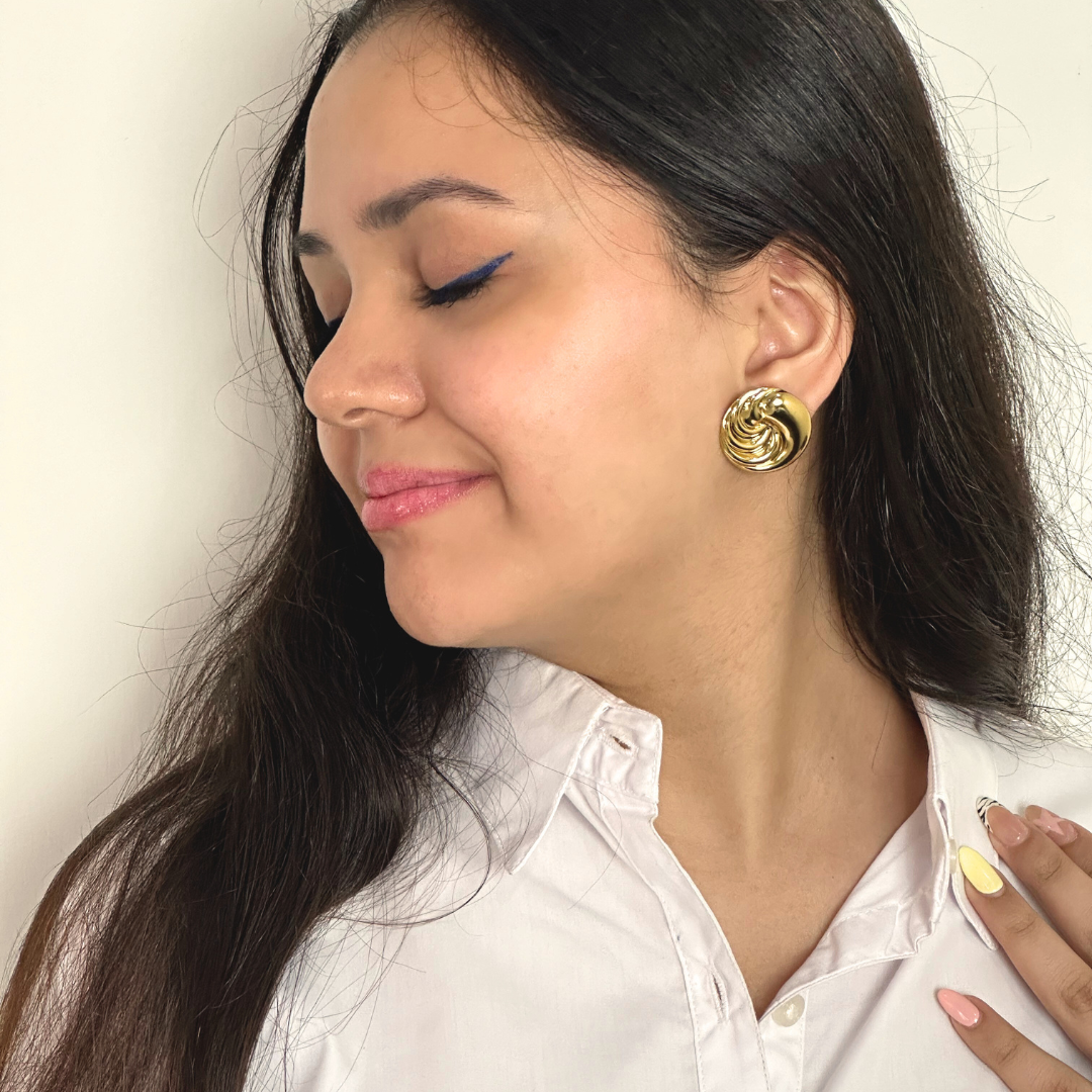 Round Swirl Stud Earrings