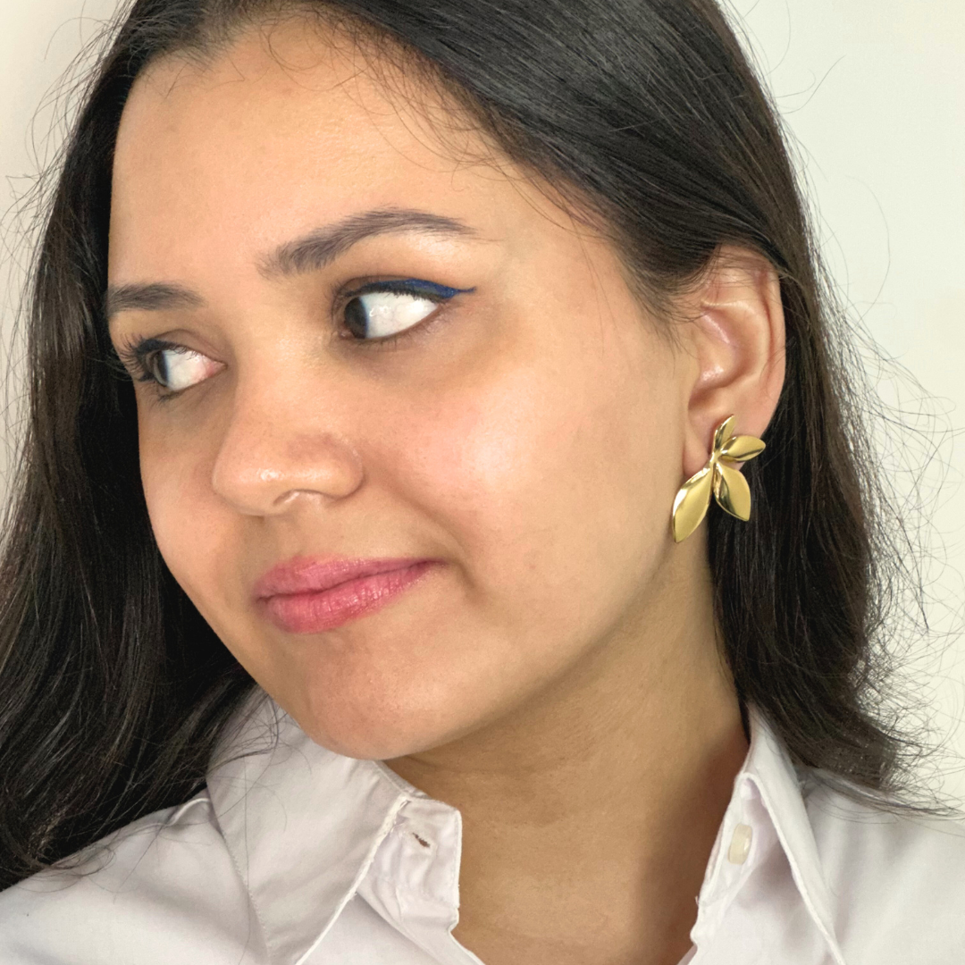 Semi Leaf Stud earrings